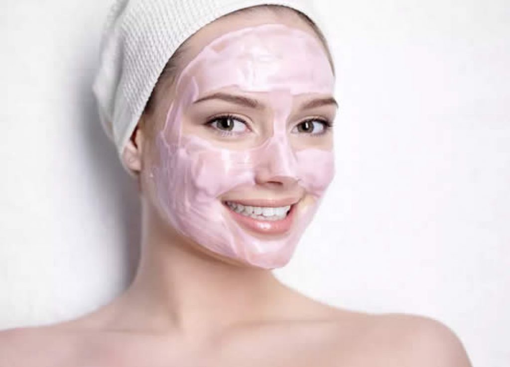máscara facial com ácido hialurônico